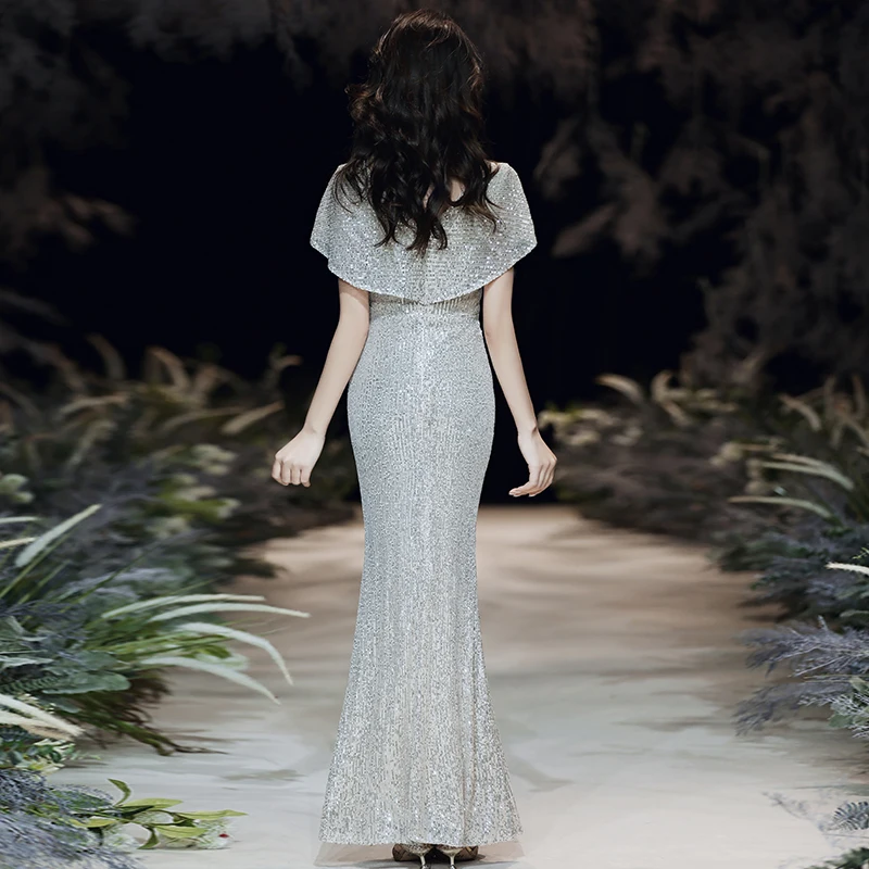 Платье-макси с V-образным вырезом и юбкой годе | Тематическая одежда униформа