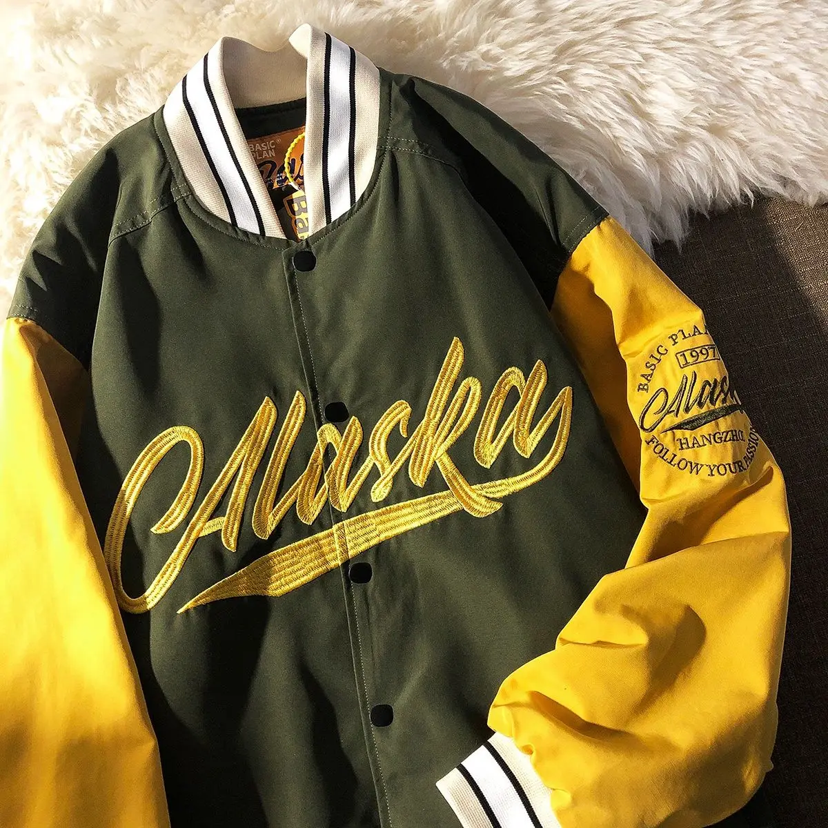 

Coats & Jackets