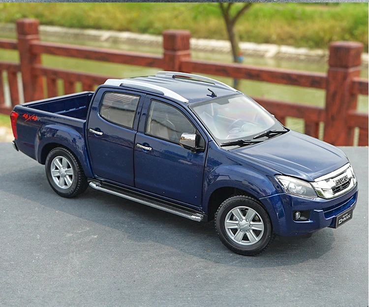 Высокая имитация 1:18 ISUZU D-MAX сплав пикап модель металлический литой автомобиль игрушка для детей подарки коллекция игрушек