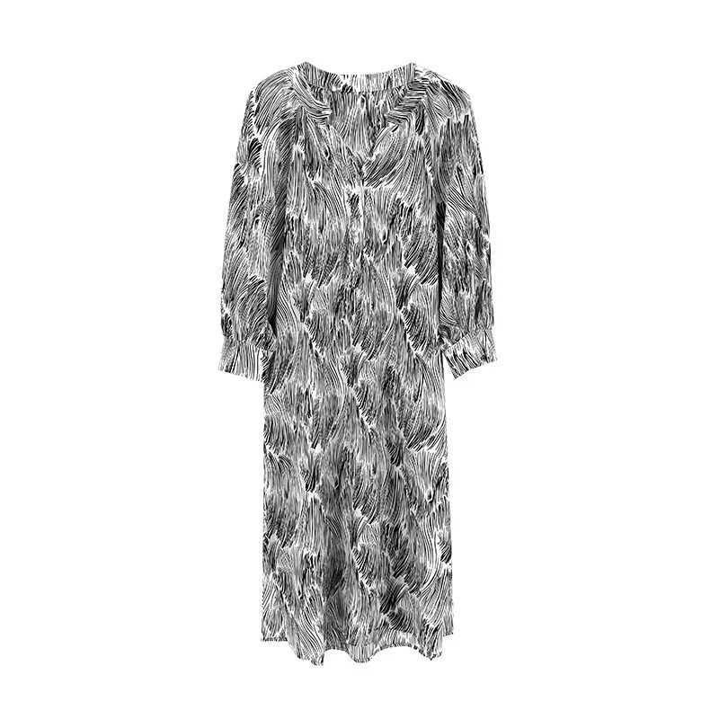 

2021 new spring and summer loose print design V-neck dress with thin waist and medium length skirt