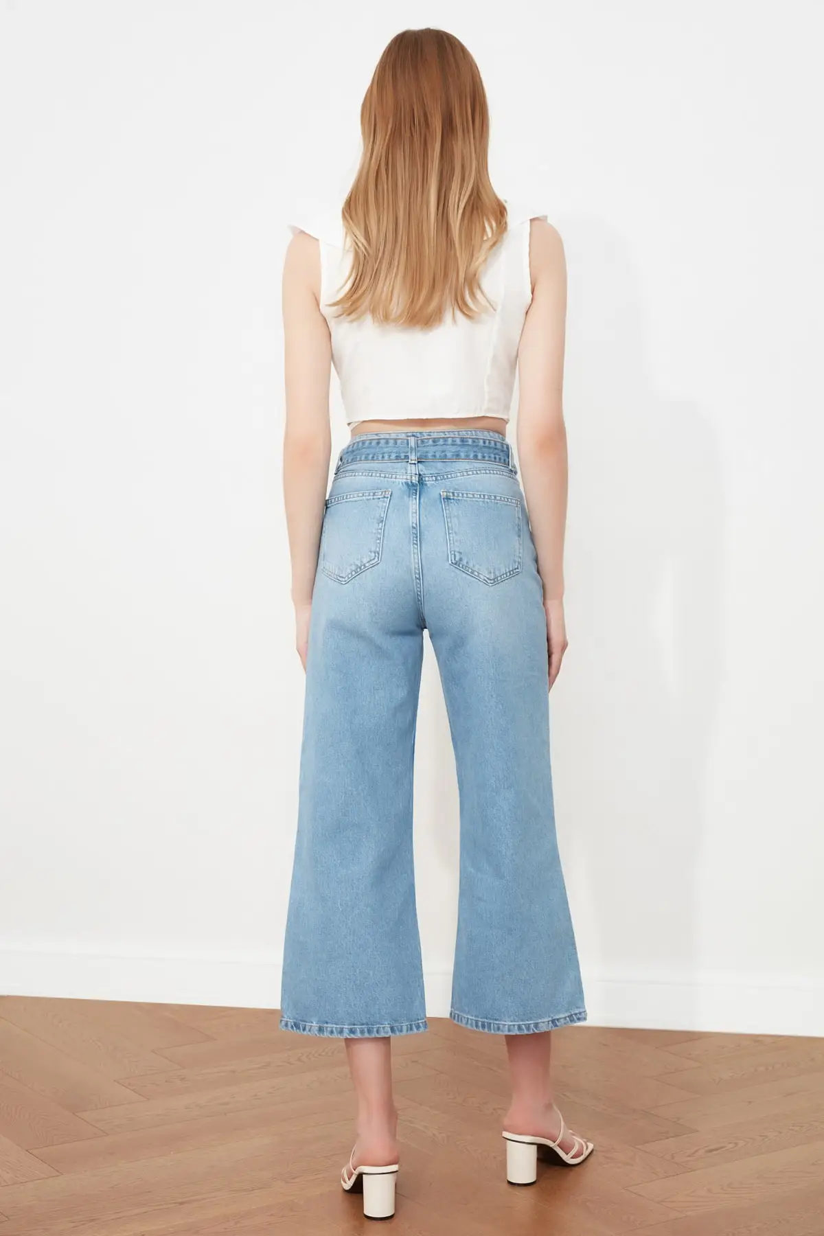 

Trendyol Lacing Detailed High Waist Culotte Jeans TWOSS21JE0687