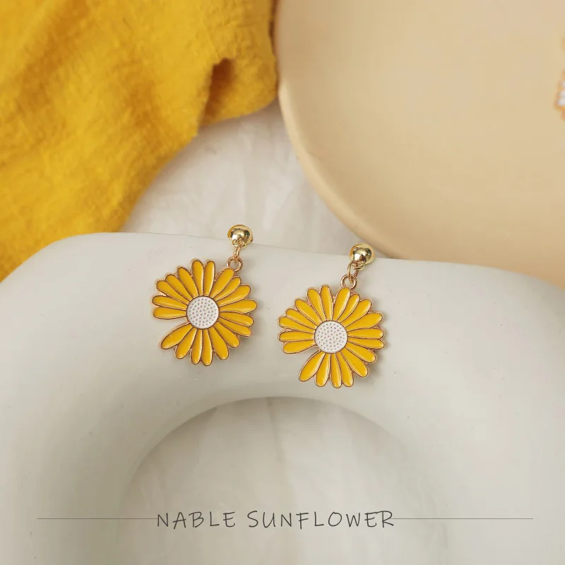 2020 Korean Style Fashion Spring Summer Yellow White Enamel Chrysanthemum Flower Dangle Earrings For Women Girls Cute Jewelry | Украшения и