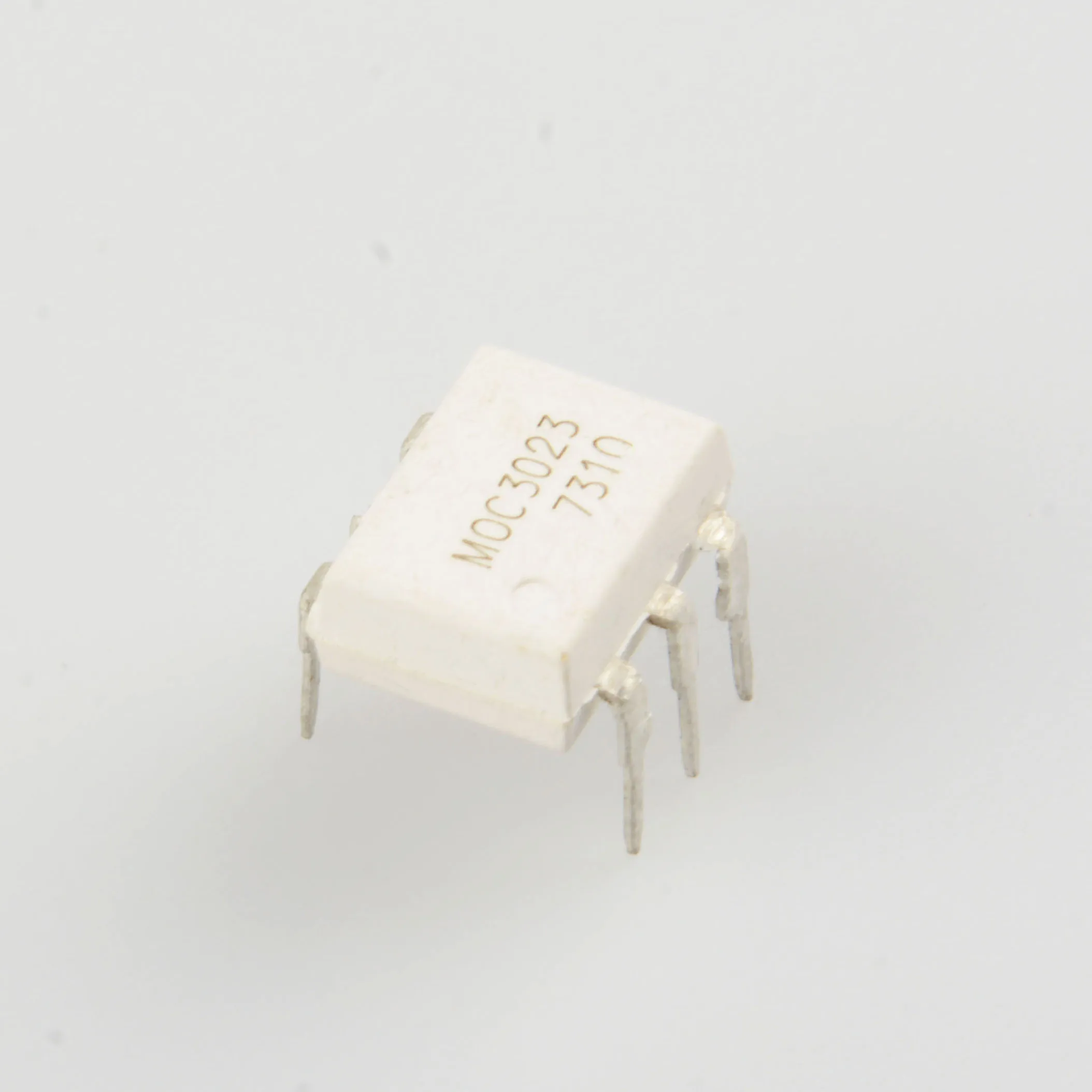 MOC3023 light coupling into DIP6 optoisolator IC chip quality guarantee large amount of the price | Integrated Circuits
