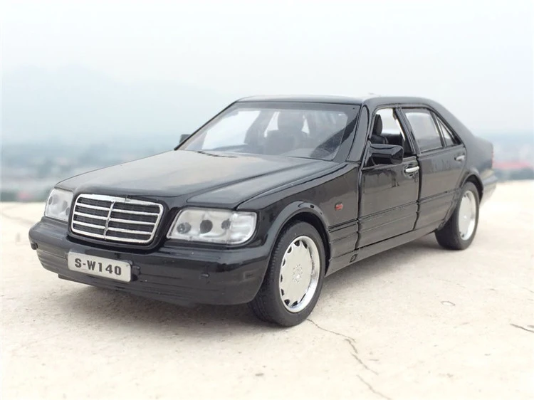 Модель литая автомобиля 1:32 W140 из сплава демонстрационная игрушка со звуком и