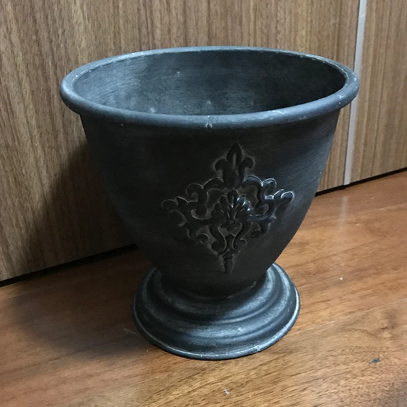 

Small Black Shabby Retro Vintage Planter Pot Metal