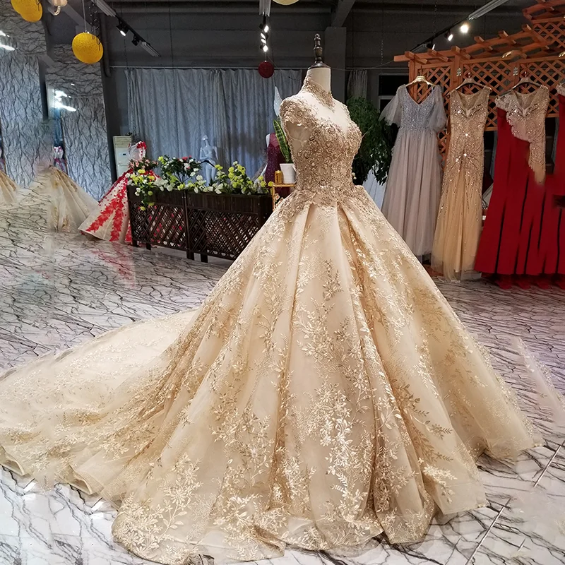 Вечернее платье LS57780 блестящее золотого цвета с высоким воротом и длинным