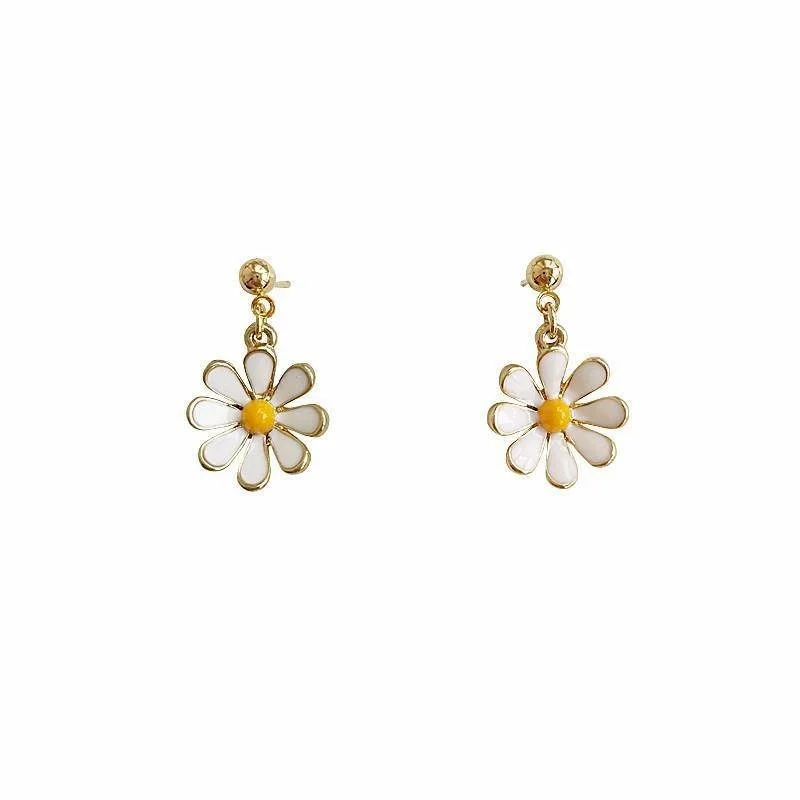 

Little Fresh Daisy Women Earrings Hollow Out Flower Daisy Girls Sweet Ear Stud Lady Fashion Earring Jewelry Accessories