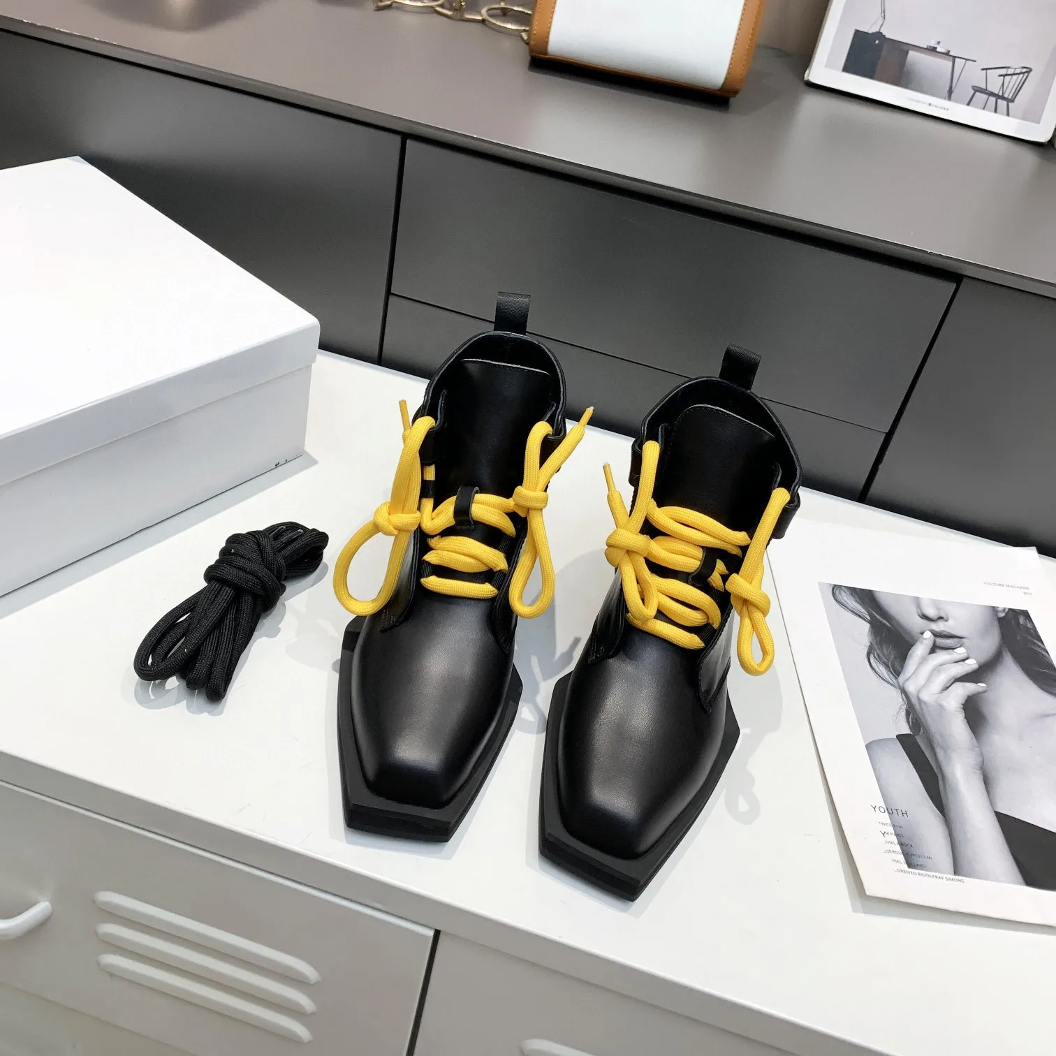 

Women's Shoes