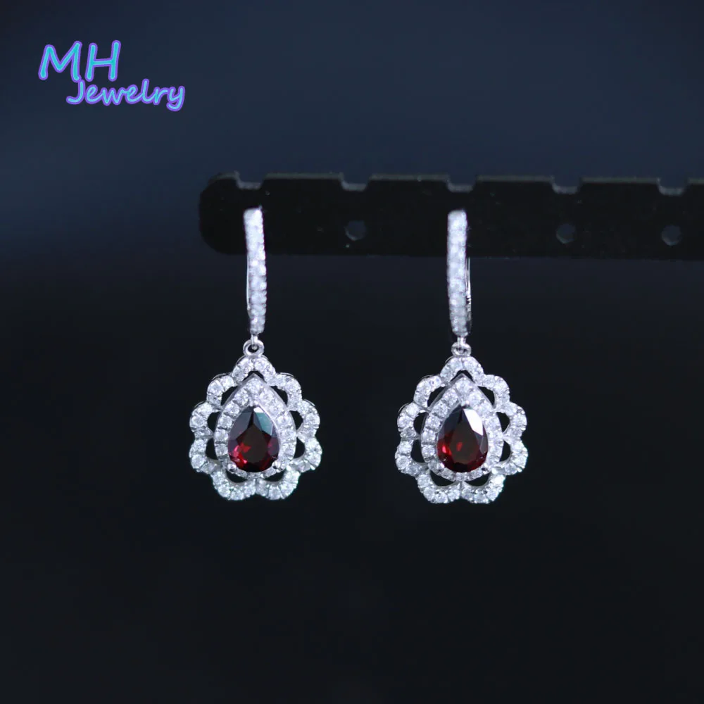 

Женские серьги-капельки из серебра 100% пробы с натуральным красным гранатом