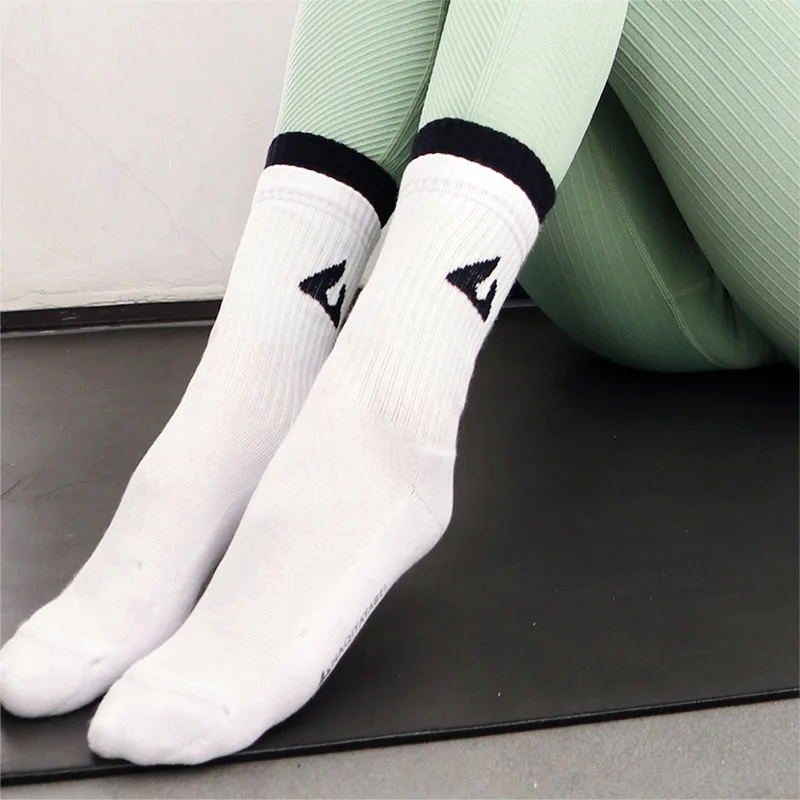 Fashion Gym Sports Socks Women's Soft Breathable Knee-high  Yoga Socks Outdoor Running  Training  Socks