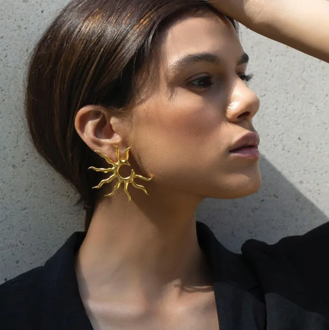 

HuaTang Vintage Sun Shape Stud Earrings for Women Gold Color Alloy Metal Irregular Geometric Earrings Summer Jewelry Gift 19652