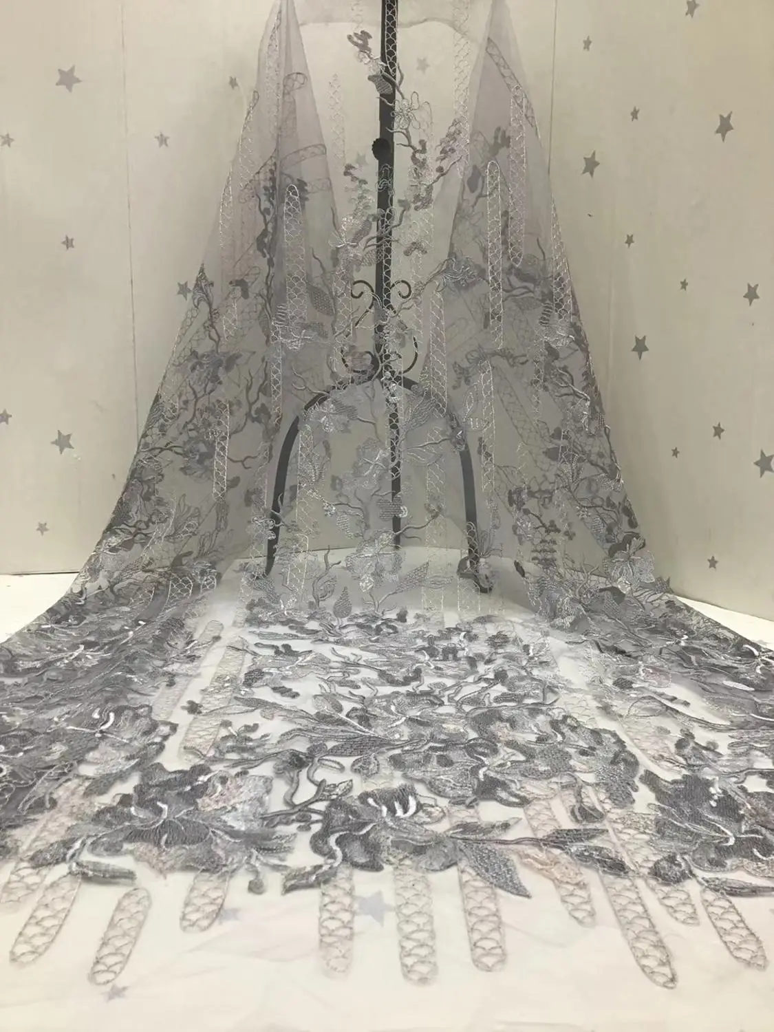 

Madison 2020 Latest African Net Lace Fabric High Quality Sequins Nigerian Lace Fabrics French Tulle Lace Material