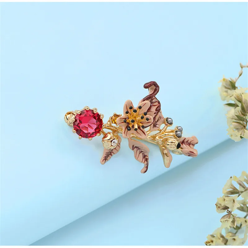 

European and American New Creative Plant Series Brown Enamel Flower Brooch Fashion Personality Trend Temperament Pin Female