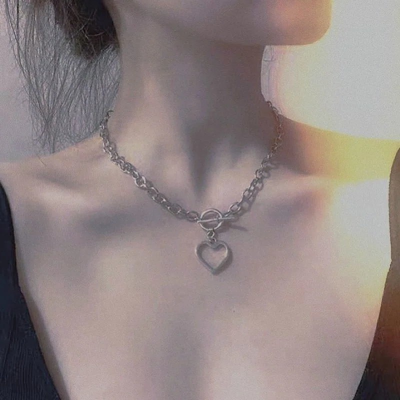 

Vintage Baroque Pearl Choker Metal Heart Angel Pendant Clavicle Chain Short Necklace For Women Egirl Goth Cool Punk Jewelry