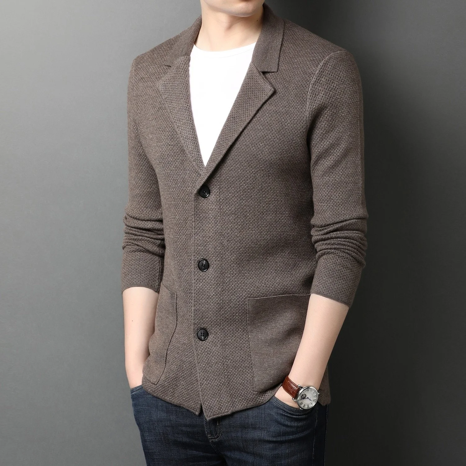 

Осенние новые мужские вязаные свитеры с длинным рукавом и V-образным вырезом кардиганы свободные однотонные трехбортные топы подходят для ...