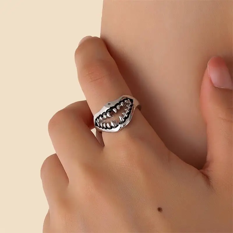 

Creative Shark Teeth Ring Hell Demon Mouth Ring Gothic Punk Style Men's Locomotive Party Jewelry Gift