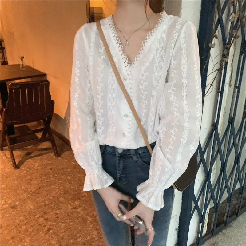 

2021 Spring New Sweet Temperament Loose-Fitting V-neck Top Women's Lace Crochet Shirt Retro Design Shirt