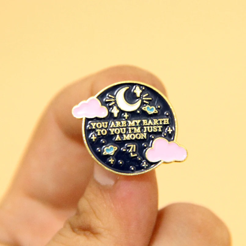 Эмалированная брошь с надписью You Are My Earth to I'm Just a Moon by Jin | Украшения и аксессуары