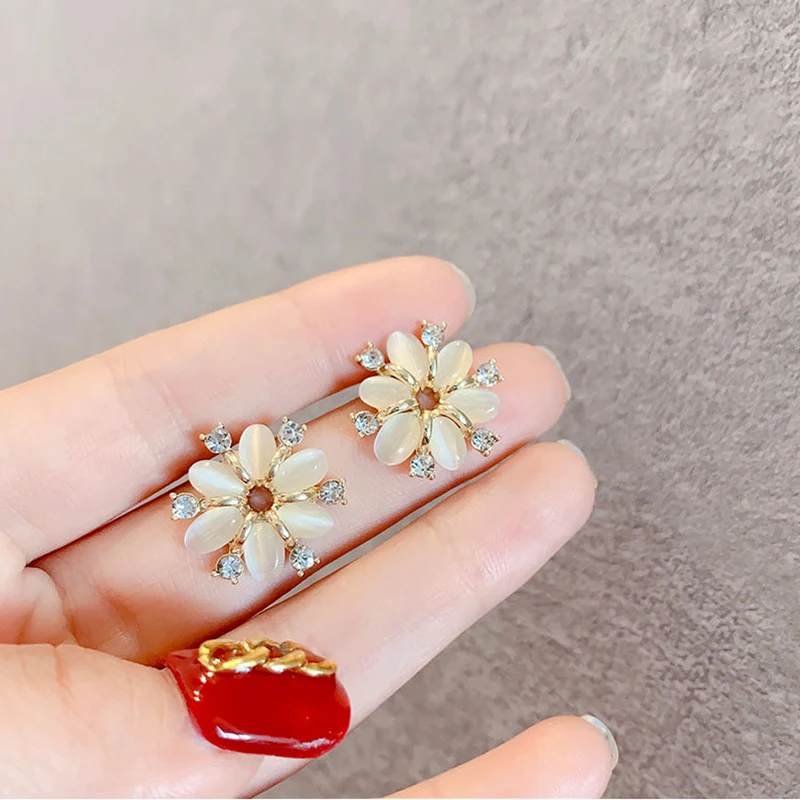 

Opal Flower Boho Elegant Women's Earrings 2022 Korean Fashion and Fresh Jewelry for Women Girls Daily Wear Earrings