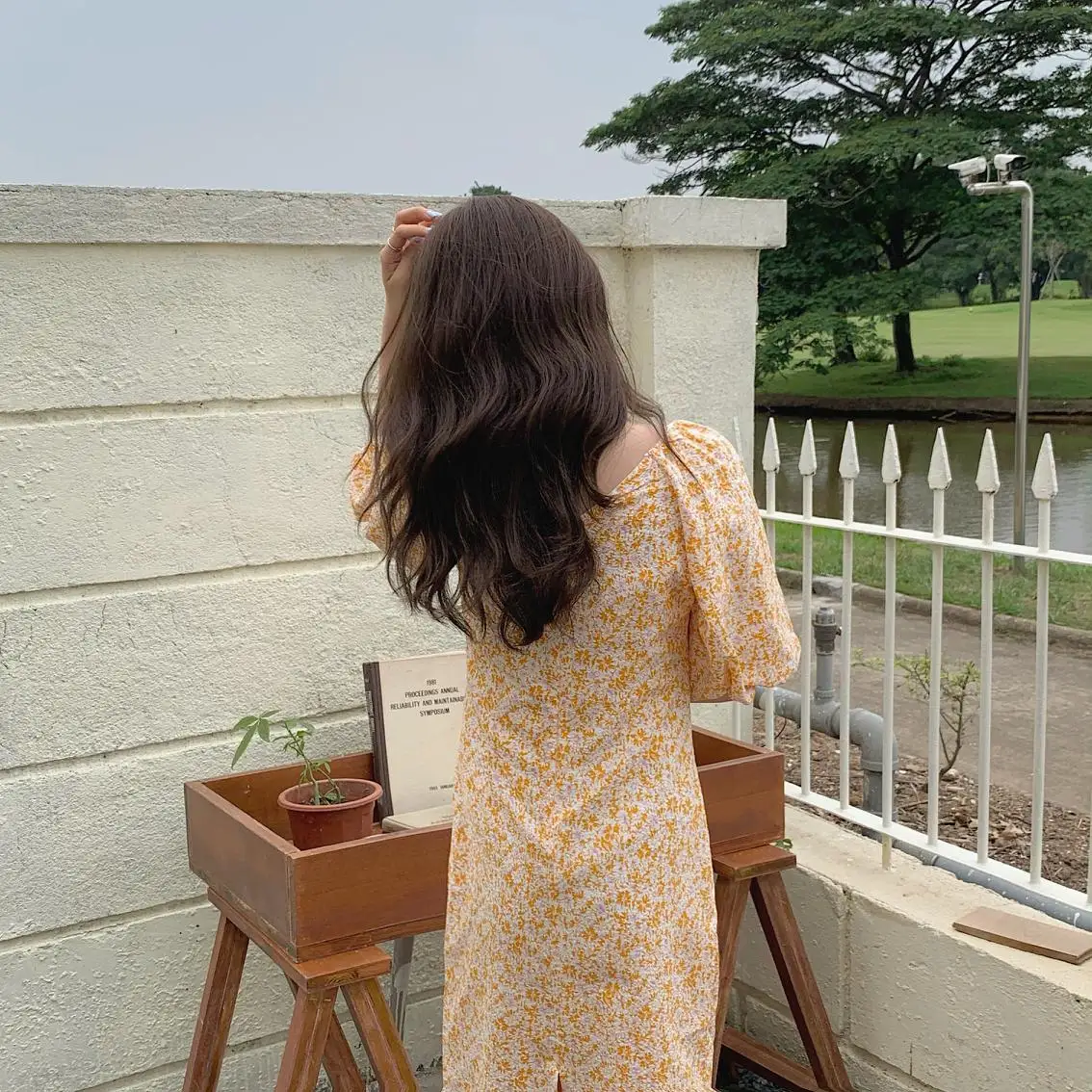 

2021 Green Retro Puff Sleeve V Neck Casual Summer Women's Dress Elegant High Waist Sundresses For Women