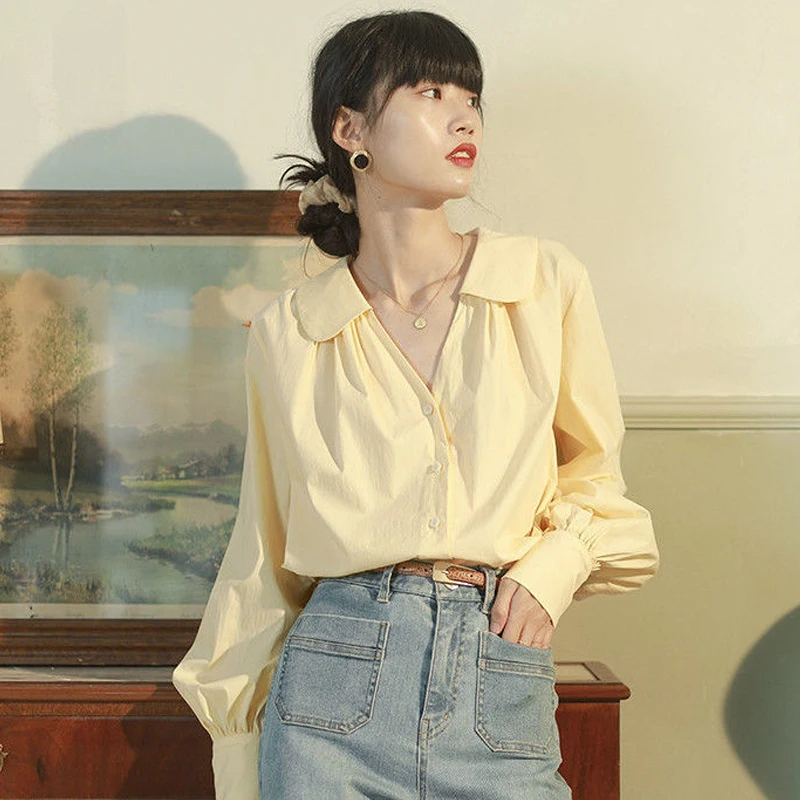 

2021 Sweet Lantern Sleeve Doll Collar Shirt Women's French Design Sense Of Minority Retro Temperament Exposed Collarbone Top