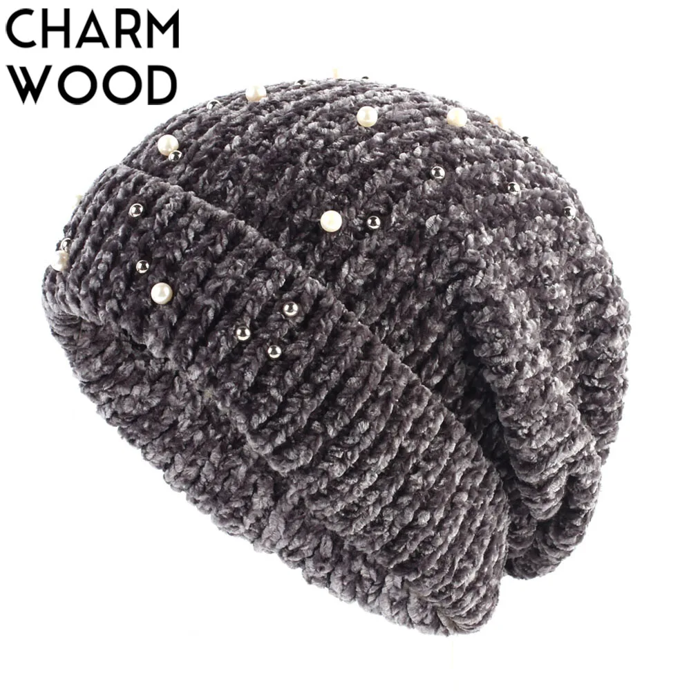 Шапка-бини женская зимняя с жемчугом ветрозащитная из велюра плотная мягкая в