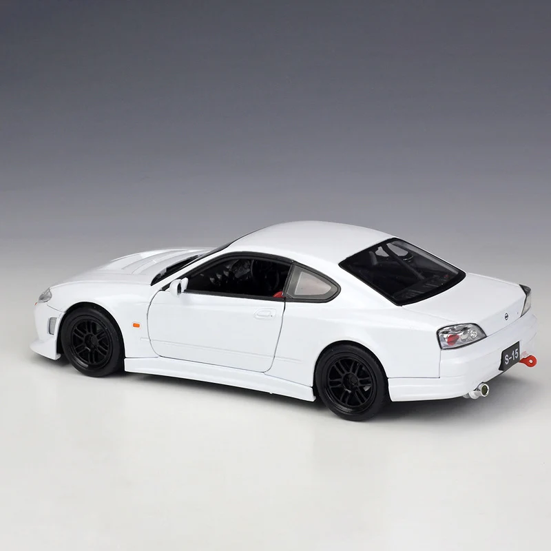 Welly 1:24 оригинальная коробка Nissan серебристая модель Литая автомобиля Игрушечная