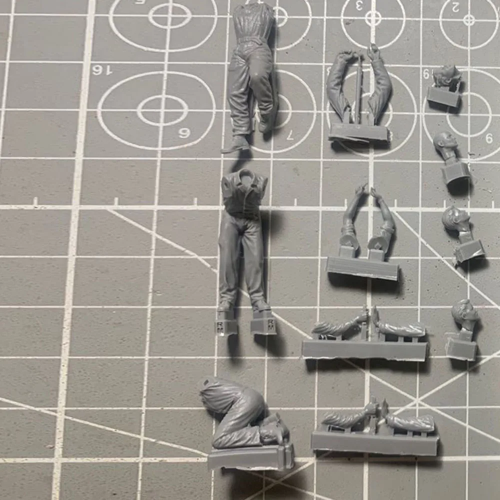 

1/48 Scale Resin People Figure Model Mechanic Repairer 3 Person Combination Toys Decoration