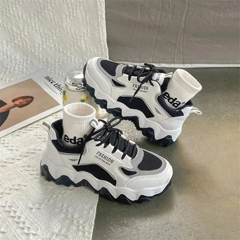 Женские кроссовки из ПУ кожи розовые на плоской вулканизированной подошве