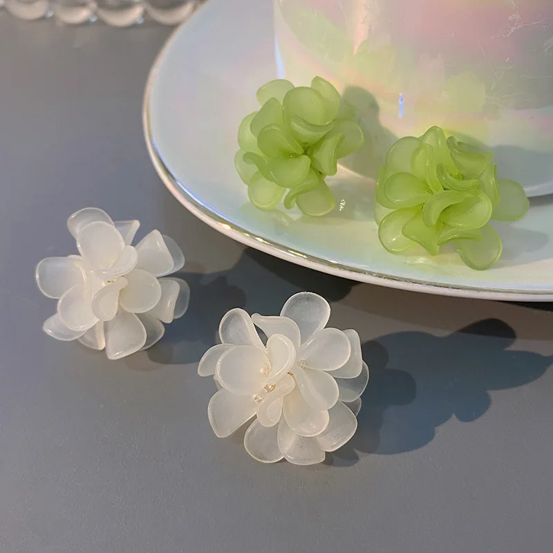 

Женские матовые серьги-гвоздики, милые зеленые и белые серьги с цветком из смолы, корейский стиль, 2021