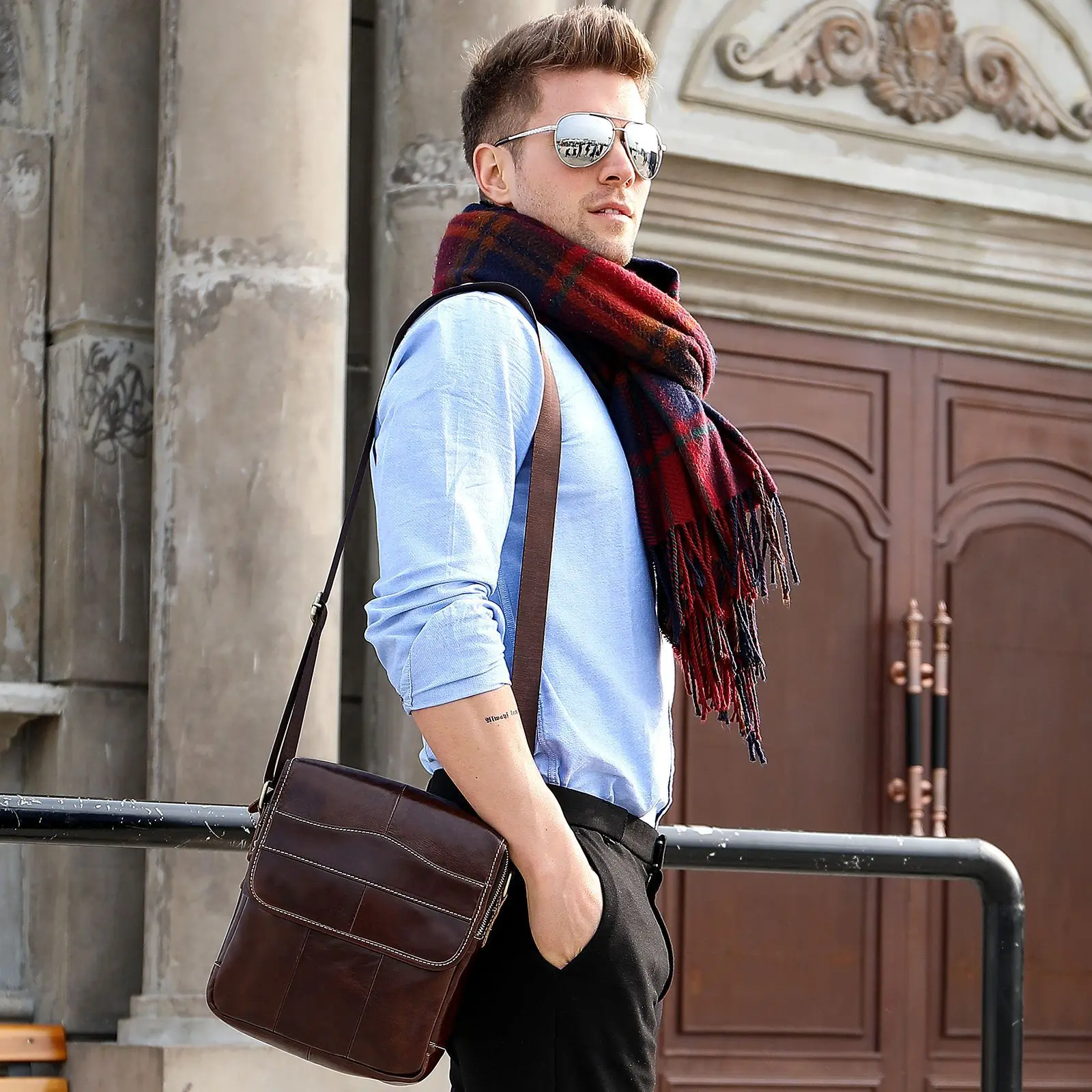 

Genuine Leather Men Shoulder Messenger Bag Casual Business Crossbody Bags for Male 2021 Vintage Luxury Brand Large Handbags Ipad
