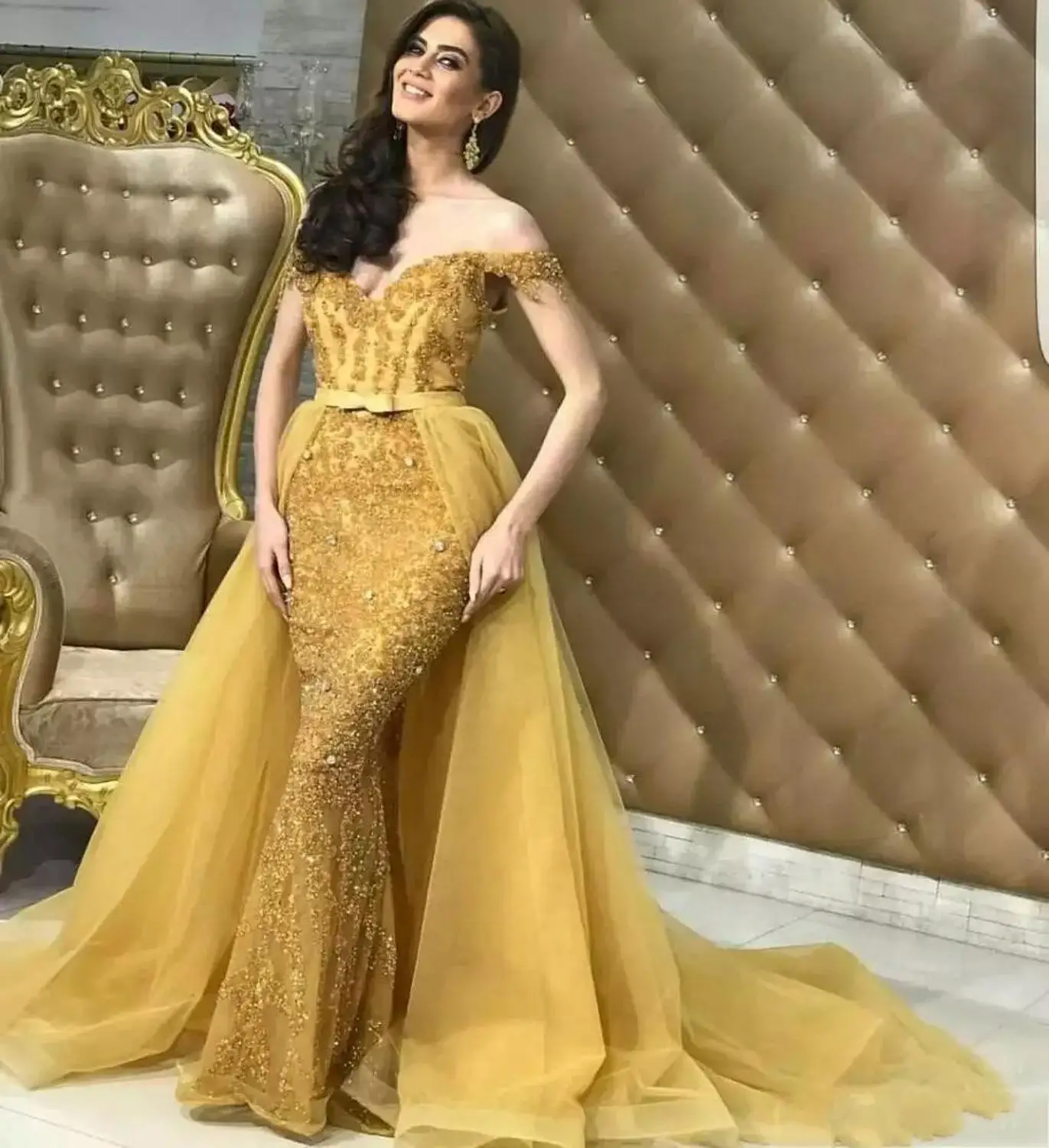 

Luxury Dubai Sequined Sparkle Yellow Evening Dresses With Detachable Train 2019 Off The Shoulder Beaded Evening Gowns For Women