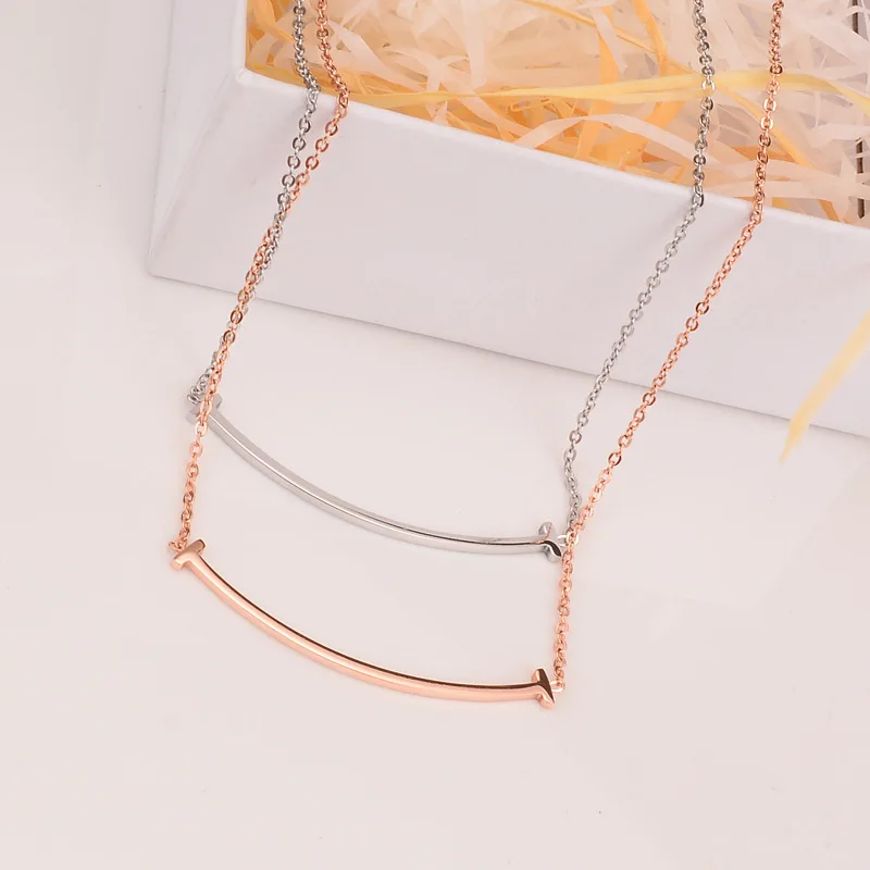 

Smiling Necklace smiling face clavicle chain rose gold female gift Pendant Necklaces Women