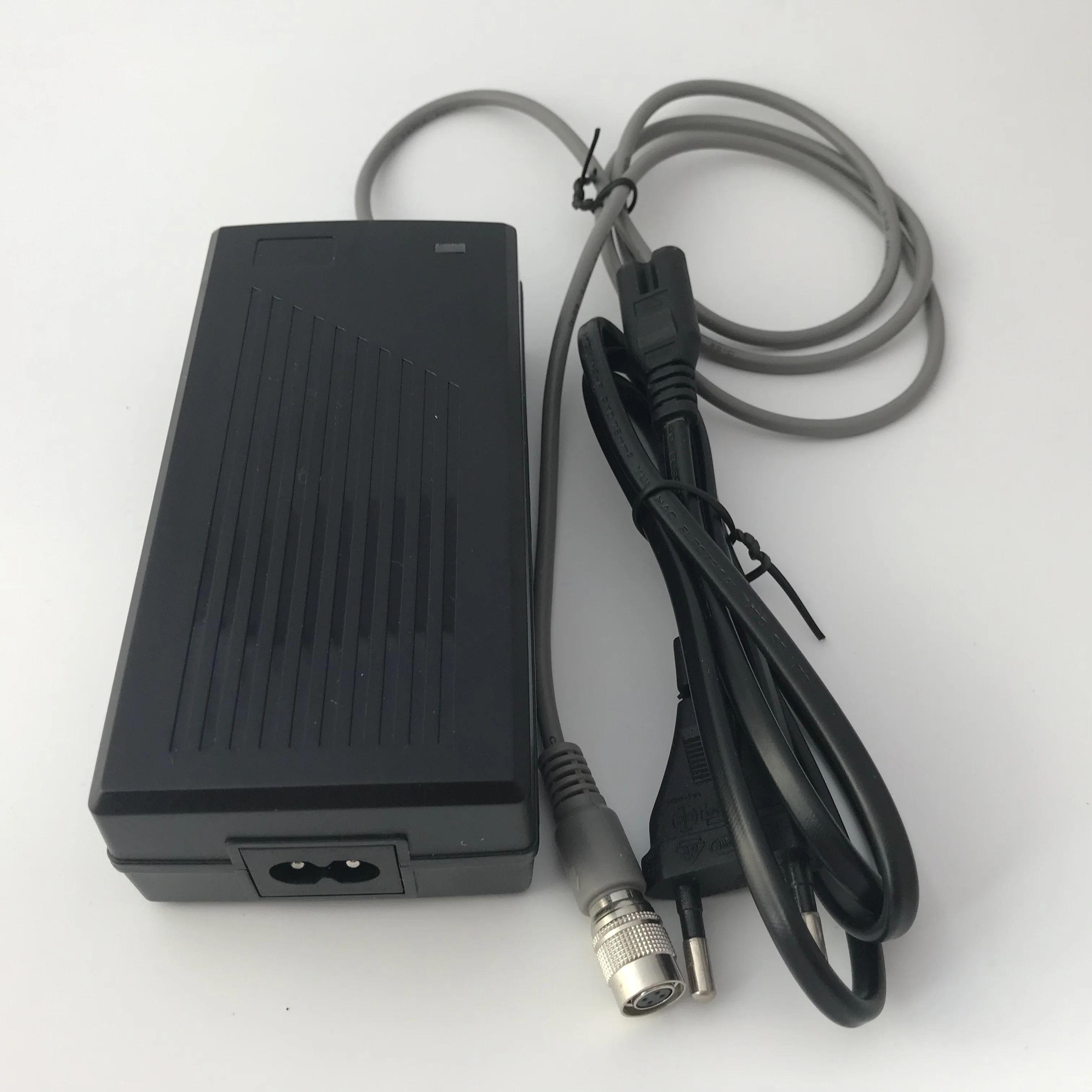 Новинка универсальное зарядное устройство Nikon для всей станции заменяет на