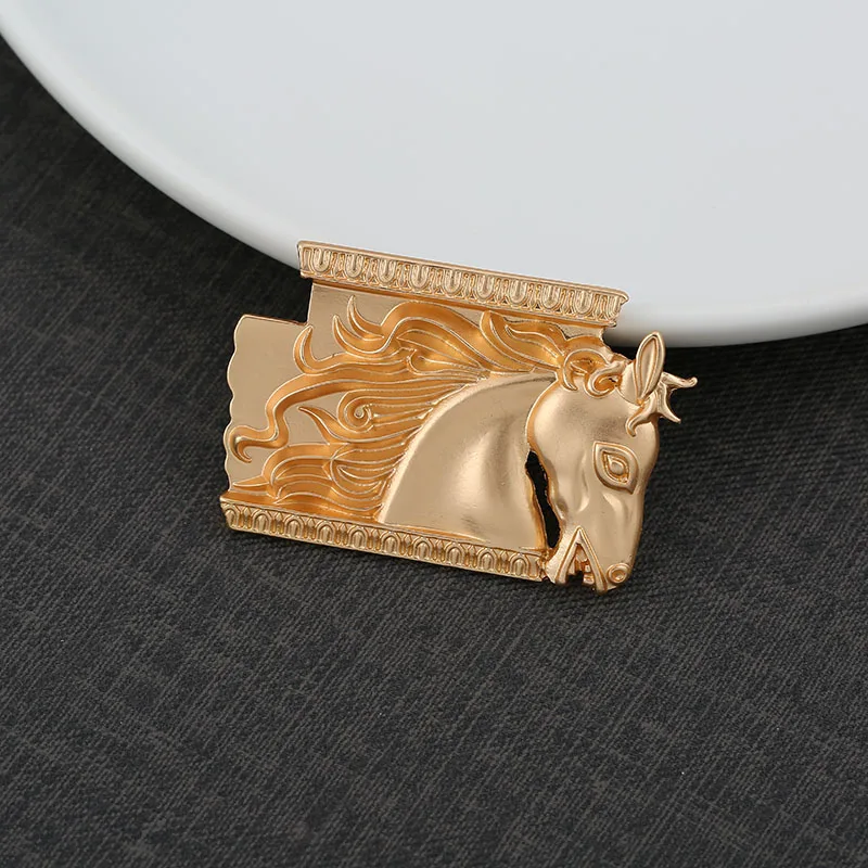 Fashion new ladies cardigan creative art embossed gods travel temperament matte gold coat brooch female | Украшения и аксессуары