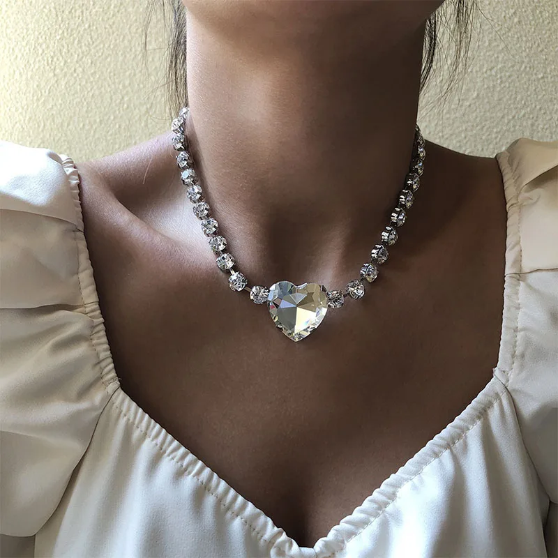 

New Fashionable Vintage Exaggerated Luxury Water Diamond Love Pendant Necklace For Women Korean Fashion Necklaces Jewelry Gifts