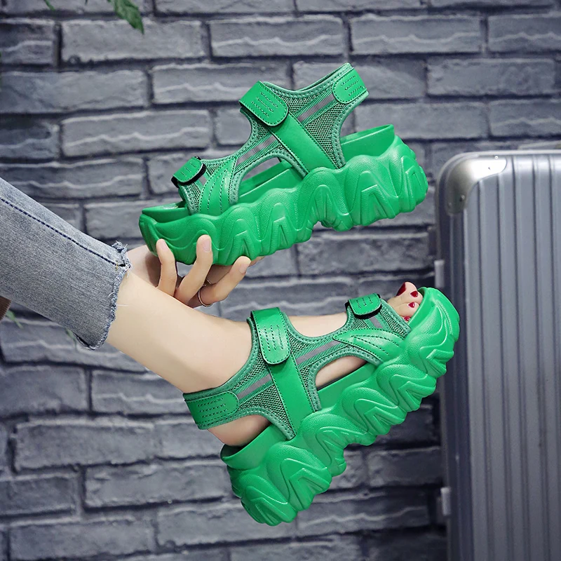 Спортивные женские сандалии Модель 2020 года Летние туфли на прозрачном каблуке