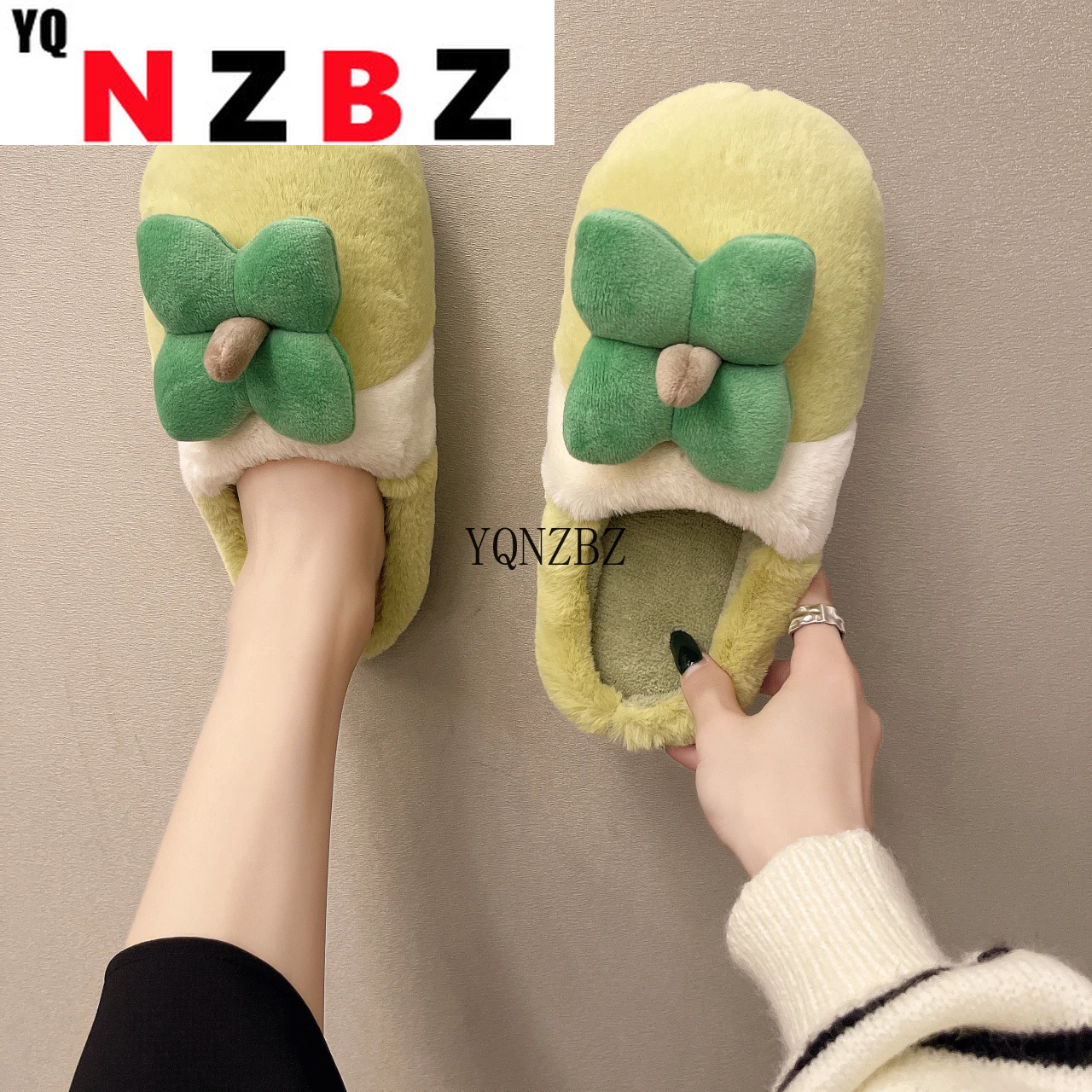 

YQNZBZ 2022 NEW Slippers for Home Peach Chinelos Women's Flip-Flops Cartoon Fur Winter Warm Non-Slip Floor Kawaii Shoes