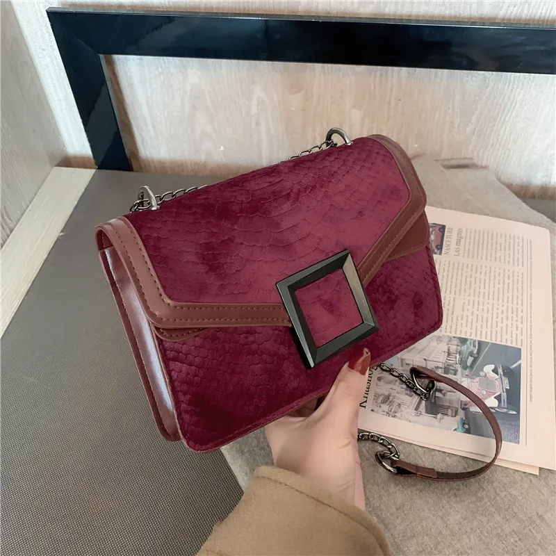 

New 2021 Fashion Brand Luxury Women Shoulder Bag Velvet Clutch Chain Bag Ladies Casual Travel Crossbody Bags Messenger Bag