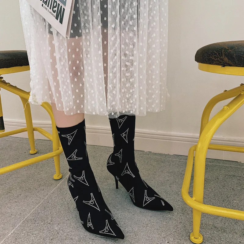 Женские ботильоны с острым носком черные или фиолетовые на высоком каблуке