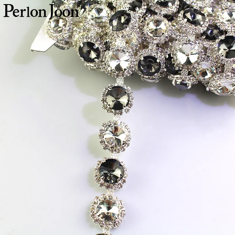 Обувь с металлической цепочкой большим кристаллом цвет черный/белый | Дом и сад