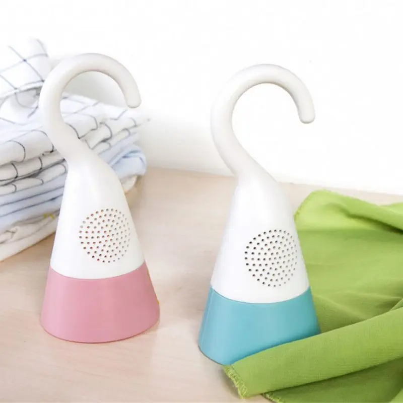 В ванных комнатах висящий внутренний осушитель для шкафа удаляет влагу дома