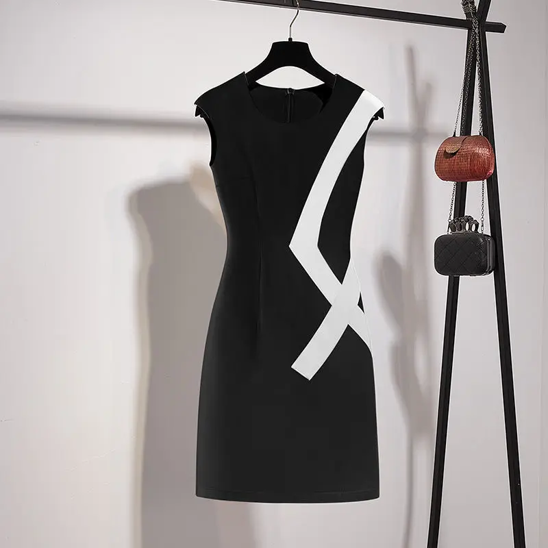 

2021 summer new women's slim age crew neck sleeveless skirt black and white stitching dress