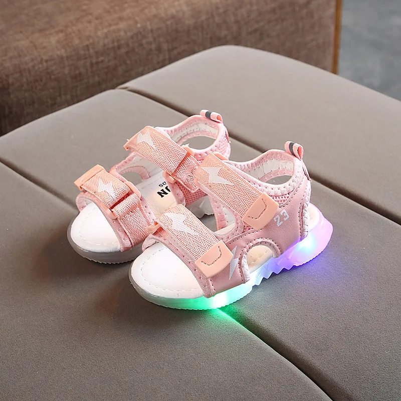 Детские светящиеся сандалии светодиодные тапочки кроссовки для начинающих