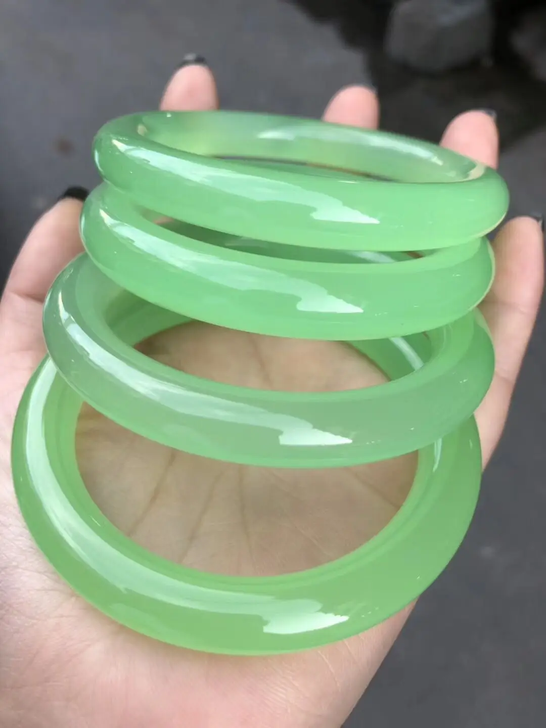 

Send certificate Natural agate ice bottom 54-62mm apple green bracelet Elegant princess bracelet Send mother to girlfriend