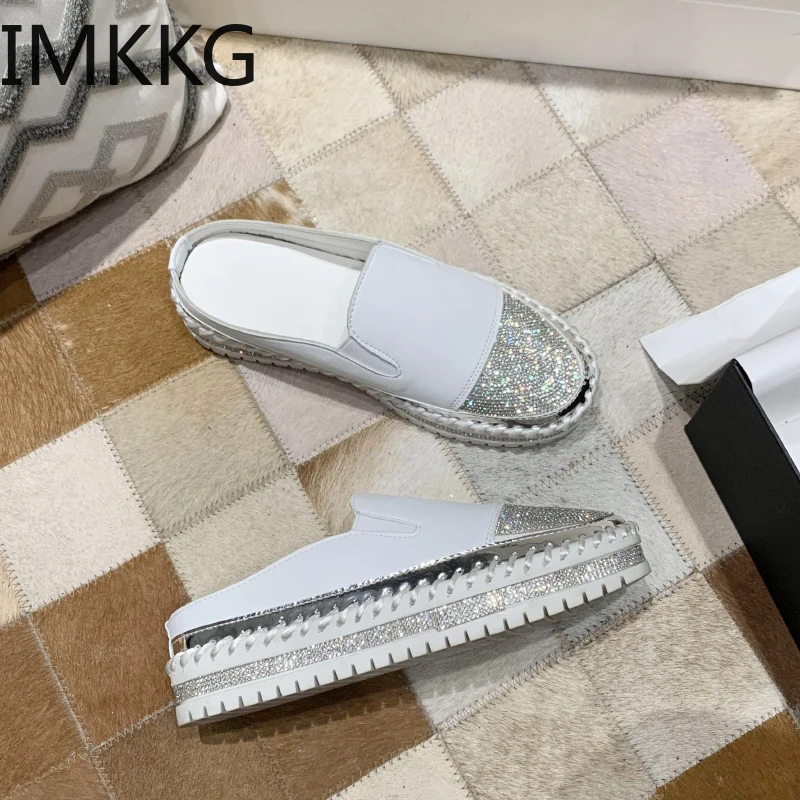 Модные женские тапочки из полиуретана с круглым носком без застежки туфли на