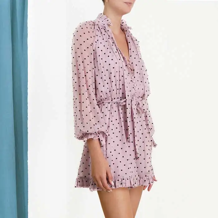 Женский розовый комбинезон в горошек повседневный с длинными рукавами и поясом