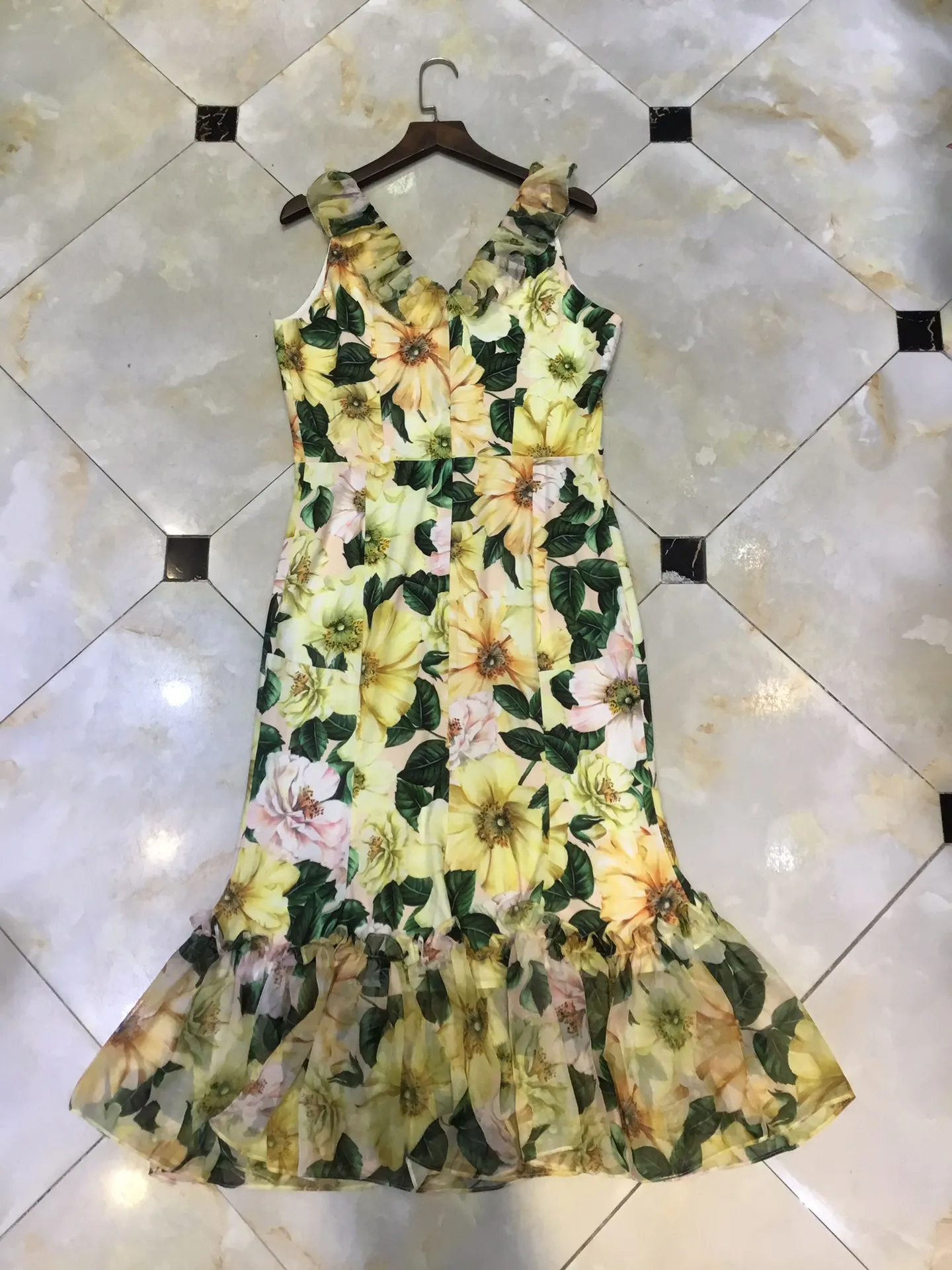 

2021 Summer Runway Fashion Mermaid Dress Lady Sleeveless Flower Print Ruffle Trumpet Prom Dresses Women Vocation Robe