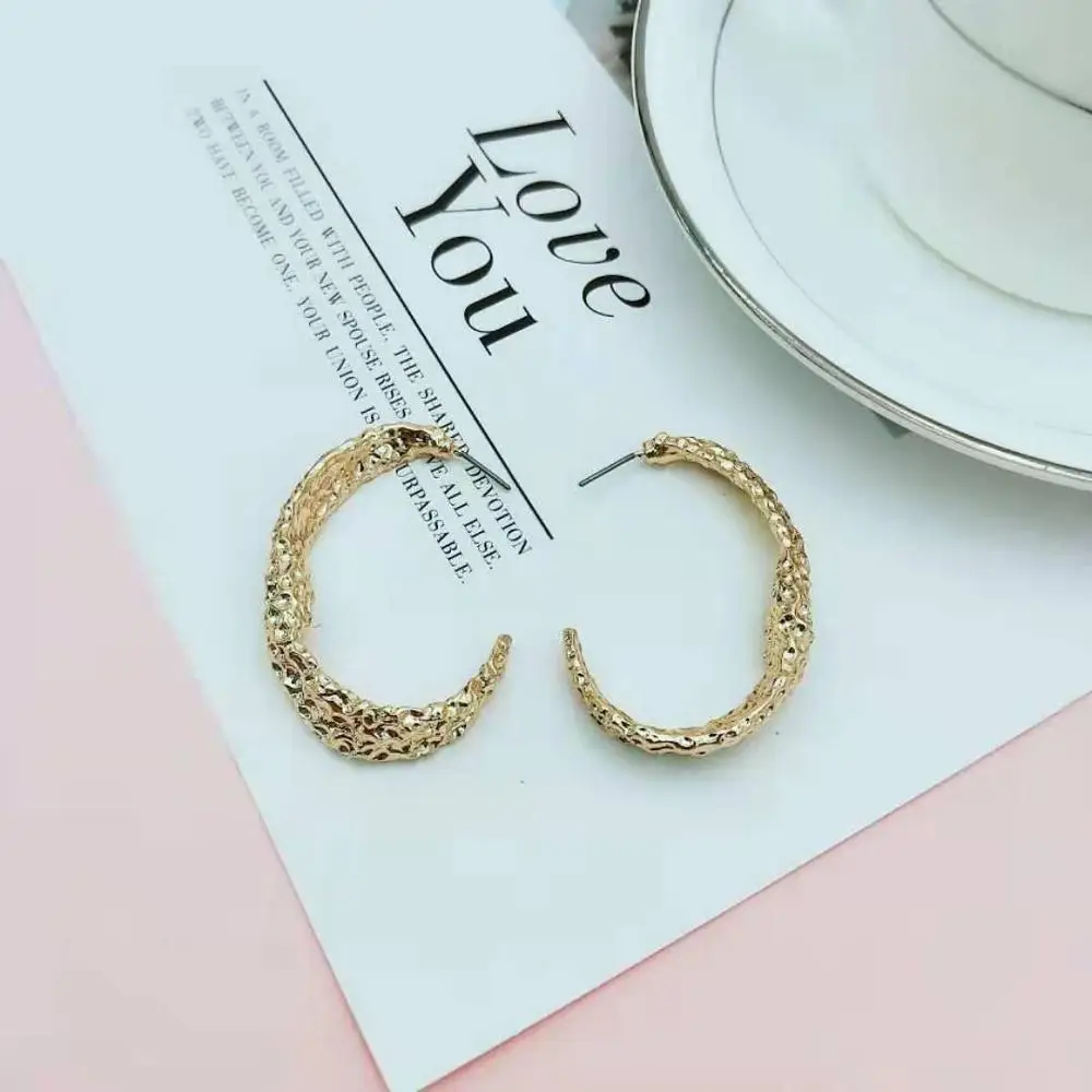 Модные женские сережки с покрытием золотого цвета хорошее качество нерегулярные