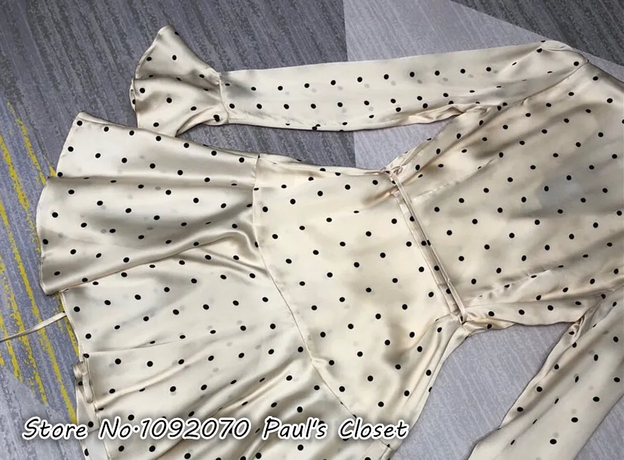 Женское мини-платье с глубоким v-образным вырезом принтом в виде пятен оборками и